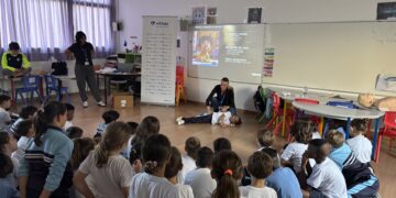 Vithas Valencia 9 de Octubre continúa con la formación en colegios de maniobras de reanimación cardiopulmonar y primeros auxilios