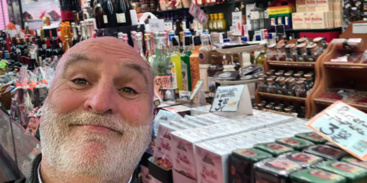 El chef José Andrés revoluciona el Mercado Central de Valencia con una visita inesperada