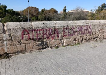 La crónica de la impunidad Valencia, ciudad cautiva de las pintadas contra el patrimonio