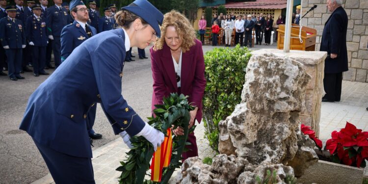 El Acuartelamiento Aéreo El Vedat de Torrent celebra la festividad de la Virgen de Loreto con un emotivo homenaje a los caídos