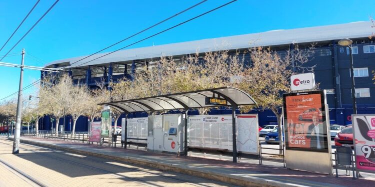 Metrovalencia refuerza el miércoles noche su servicio con motivo del encuentro de Copa entre el Torrent C.F. y Real Betis Balompié en el Ciutat de Valéncia