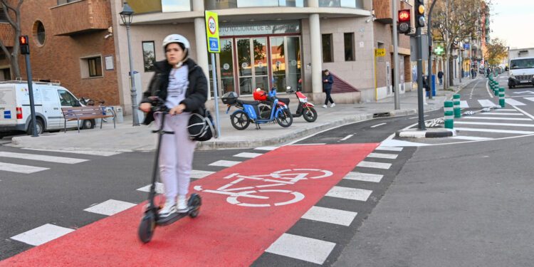Abierto el nuevo carril bici de 2.266 metros en el Camí Nou de Picanya-Archiduc Carles 1 Abierto el nuevo carril bici de 2.266 metros en el Camí Nou de Picanya-Archiduc Carles