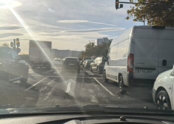 Atasco monumental en la Rotonda de los Anzuelos y en todos los accesos sur de la Ciudad