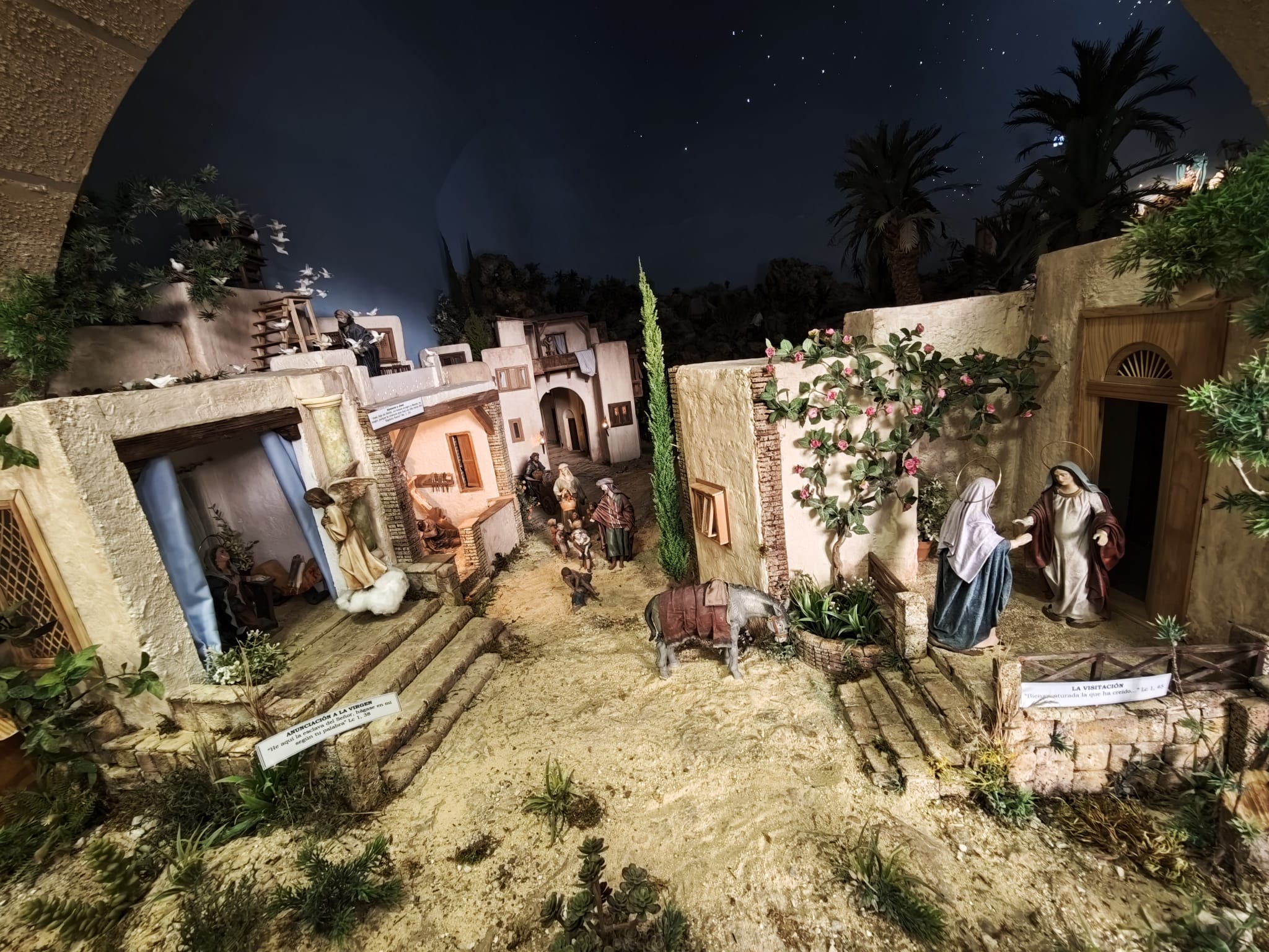 🌟 La Navidad Llega a Santa Mónica: Las Hermanitas Inauguran su Monumental Belén, Obra de la Tradición y la Devoción 2 WhatsApp Image 2025 12 09 at 19.18.07