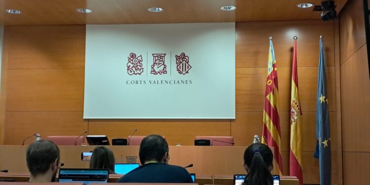 Bronca en Les Corts por la modificación del Reglamento que propone el PPCV 1 Bronca en Les Corts por la modificación del Reglamento