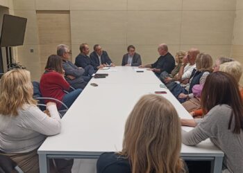 Tras presentar el nuevo rediseño de la Plaza del Ajuntament, urbanismo inicia ahora un proceso de escucha activa 14 Tras presentar el nuevo rediseño de la Plaza del Ajuntament, urbanismo inicia ahora un proceso de escucha activa