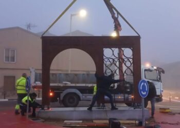 Caudete recupera su historia: las nuevas «Puertas de Valencia» ya presiden su entrada principal