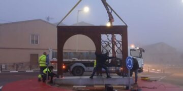 Caudete recupera su historia: las nuevas «Puertas de Valencia» ya presiden su entrada principal