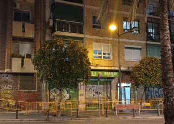 Un menor de cinco años resulta herido tras el desprendimiento de una cornisa en el barrio de Ayora de Valencia