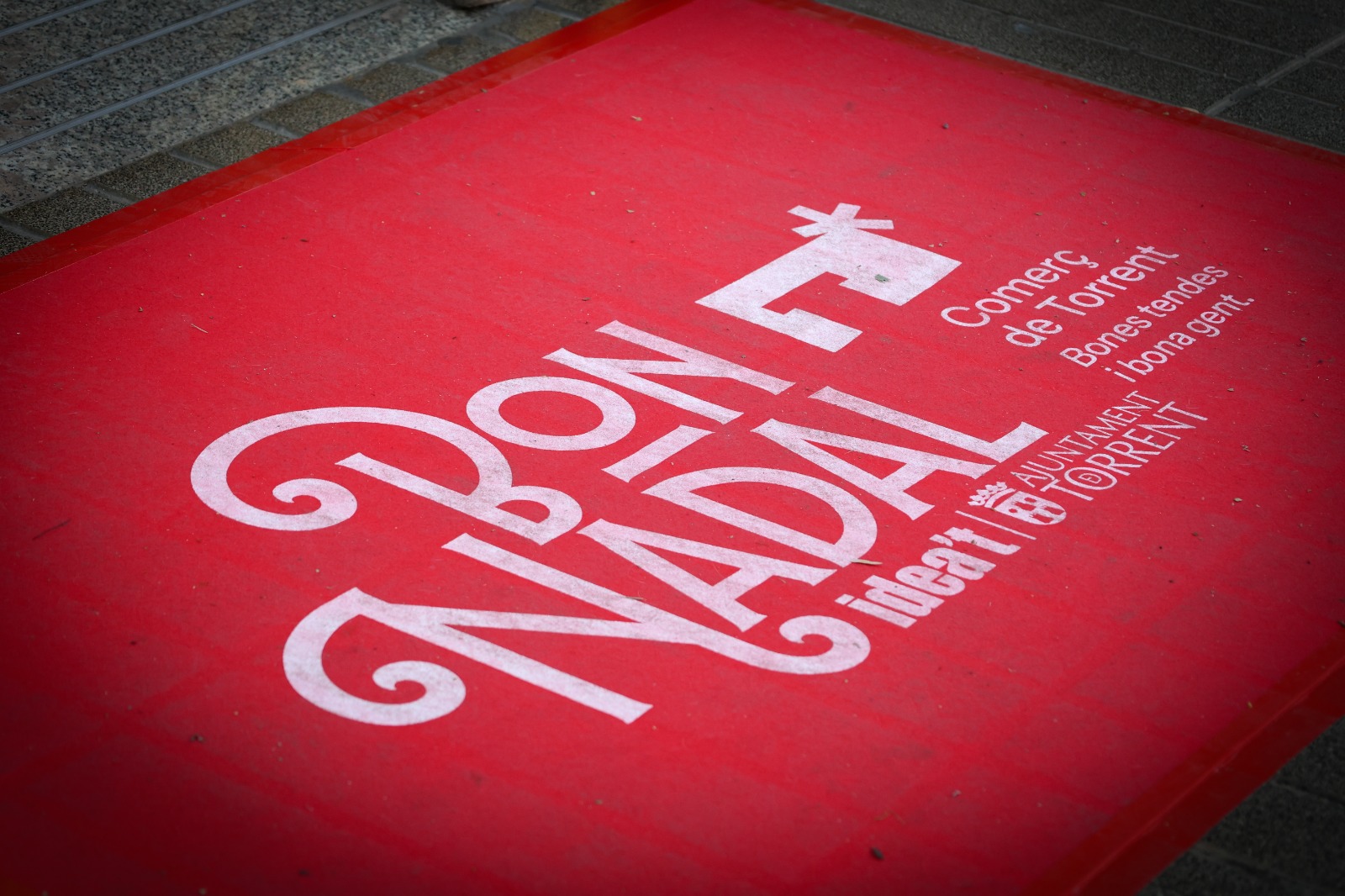 Torrent engalana sus comercios con más de 400 alfombras navideñas para incentivar el consumo local 2 WhatsApp Image 2025 12 22 at 12.10.19