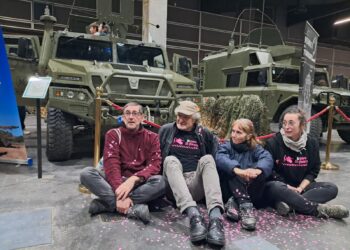 Polémica por la protesta de un coletivo antimilitarista en ExpoJove ante el ejército