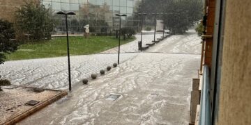 Torrent activa el CECOPAL y extrema la vigilancia ante una fuerte granizada y la alerta naranja por lluvias
