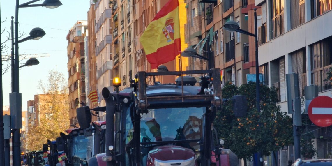 El campo toma de nuevo las calles de Valencia ante la indiferencia de los gobernantes