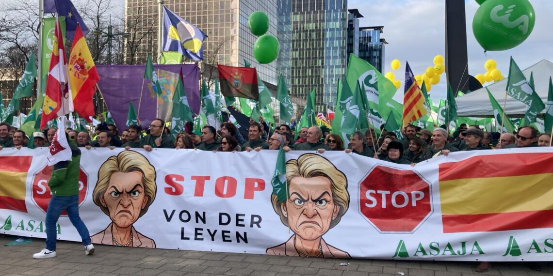 AVA-ASAJA se manifiesta hoy en Bruselas: "Von der Leyen, basta de mentiras"