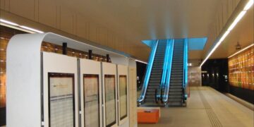 Los vecinos de Benimàmet se plantan ante FGV: rechazan la eliminación de las escaleras mecánicas en el metro