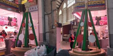 Utilizan las fuentes históricas del Mercado Central Valencia como soporte de extraños abetos que tapan la historia