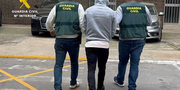 Desarticulada una red de estafa con tarjetas de combustible: dos detenidos por un fraude de 77.000 euros