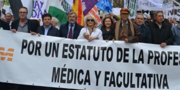 Primera de las 4 jornadas de huelga de médicos que exigen al Ministerio se siente a negociar