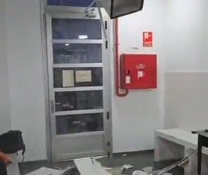 Se cae el falso techo en la Comisaría de Policía Nacional de Zapadores. Goteras y deficiencias hacen incompatible su uso