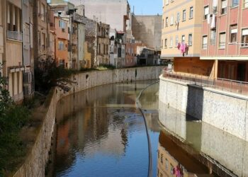 Hallado un hombre sin vida en el río Segura en Orihuela: la Policía Nacional investiga las causas