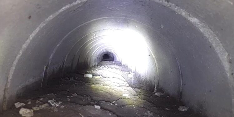 El lodo endurecido tras la DANA colapsa las alcantarillas y amenaza con nuevas inundaciones en Valencia