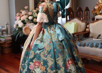 Marta Mercader Roig brilla en su Exaltación con el Espolín "Azul Cristalino" 15 Marta Mercader Roig brilla en su Exaltación con el Espolín "Azul Cristalino"