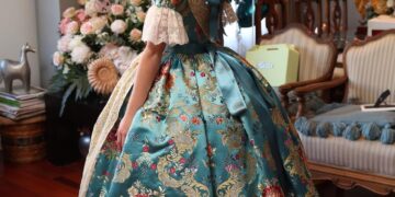 Marta Mercader Roig brilla en su Exaltación con el Espolín "Azul Cristalino"