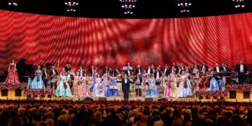 André Rieu convierte el Roig Arena en un salón de gala vienés