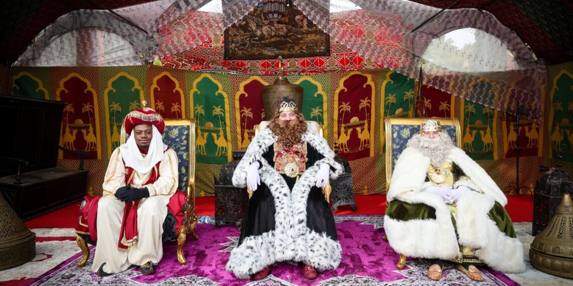 Torrent se rinde a la magia: abre sus puertas el Campamento Real de la Plaza América