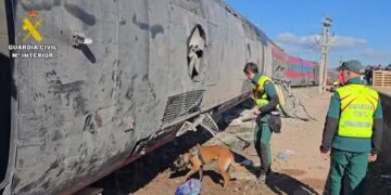 Se eleva a 42 la cifra de fallecidos en Adamuz: la Guardia Civil precinta el "coche 6" del Iryo como pieza clave
