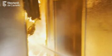 Susto en Almassora: El desalojo de un edificio evita una tragedia en un incendio doméstico
