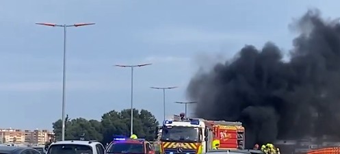 Cierre total de la CV-36 por un espectacular choque e incendio de dos vehículos 1 Cierre total de la CV-36 por un espectacular choque e incendio de dos vehículos