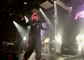 Rusowsky se proclama referente del pop experimental en el Auditorio Roig Arena