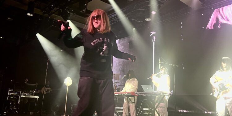 Rusowsky se proclama referente del pop experimental en el Auditorio Roig Arena 1 Rusowsky se proclama referente del pop experimental en el Auditorio Roig Arena