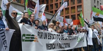 Sanidad consuma la ruptura con los médicos: Mónica García blinda un Estatuto único y rechaza la vía de negociación exclusiva