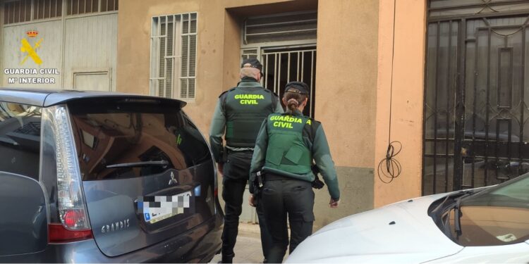 La Guardia Civil detiene en Silla a un matrimonio buscado por la justicia