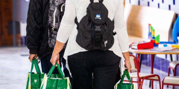 La pobreza silenciosa en Valencia: trabajar ya no basta para llenar la nevera