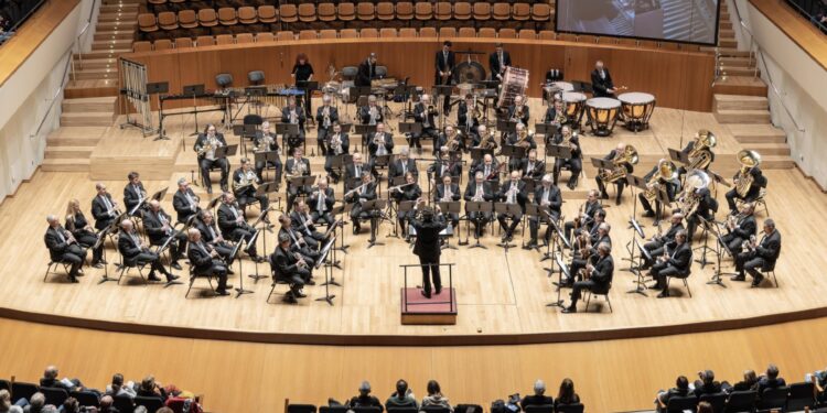 La Banda Sinfónica Municipal de Valéncia da la bienvenida al 2026 con el estreno de los pasodobles de las Falleras Mayores