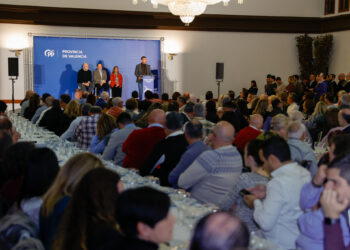 El PP provincial exhibe músculo en Alzira pese al vacío de la capital y el plantón de Catalá 16 El PP provincial exhibe músculo en Alzira pese al vacío de la capital y el plantón de Catalá