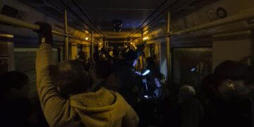 Apagón en la Línea 1 de Metrovalencia: un convoy recorre varias estaciones a oscuras