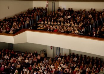 El Palau de la Música acoge el estreno de los pasodobles oficiales dedicados a las Falleras Mayores de Valencia.