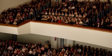 El Palau de la Música acoge el estreno de los pasodobles oficiales dedicados a las Falleras Mayores de Valencia.