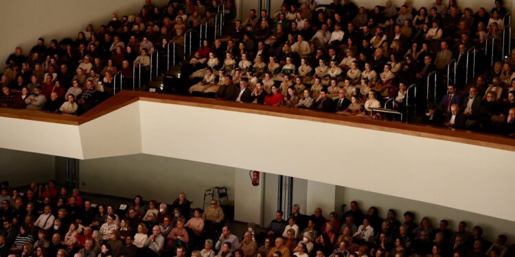 El Palau de la Música acoge el estreno de los pasodobles oficiales dedicados a las Falleras Mayores de Valencia.