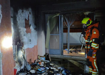 Rescate en Burjassot: los bomberos salvan a un vecino atrapado en el incendio de su vivienda