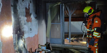 Rescate en Burjassot: los bomberos salvan a un vecino atrapado en el incendio de su vivienda
