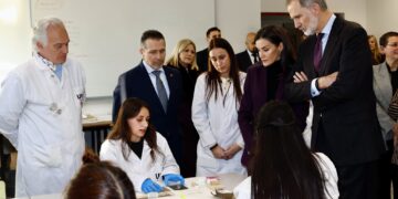Los Reyes arropan el rescate de la memoria: 340.000 fotografías salvadas del lodo de la DANA