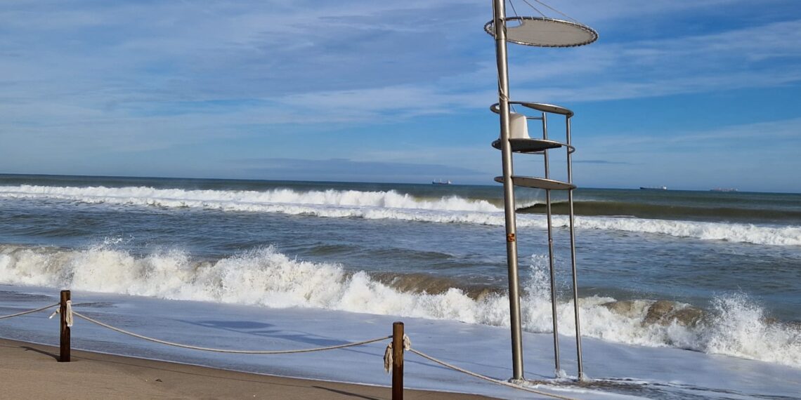 El "espejismo" de los 28 millones: El mar se engulle la regeneración de las playas del sur de Valencia en apenas un año 1 El "espejismo" de los 28 millones: El mar se engulle la regeneración de las playas del sur de Valencia en apenas un año