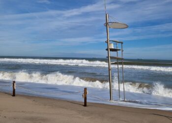 El "espejismo" de los 28 millones: El mar se engulle la regeneración de las playas del sur de Valencia en apenas un año