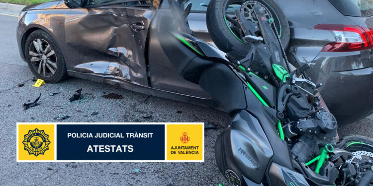 El peligro de un segundo de impaciencia: Valencia registra un grave siniestro por no respetar los semáforos