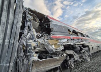 Óscar Puente reconoce muescas parecidas a las las Iryo accidentado pero en la rueda contraria, lo que apunta a otro defecto en otro raíl 14 Óscar Puente reconoce muescas parecidas a las las Iryo accidentado pero en la rueda contraria, lo que apunta a otro defecto en otro raí